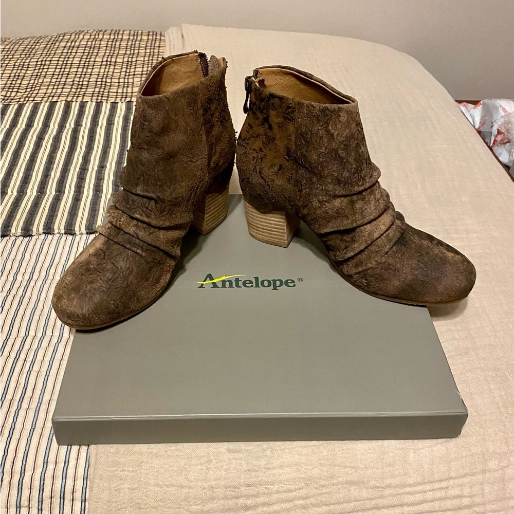 Antelope booties